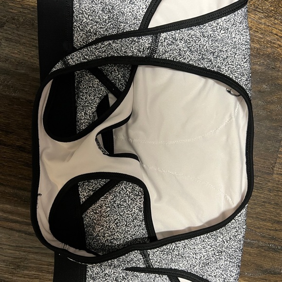 Peloton X Adidas Believe This Bra in XL - Picture 3 of 6